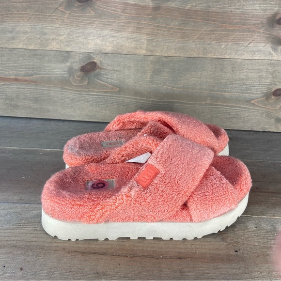 Ugg fuzz sugar terry cross Womens size 6 shoes pink slip on comfort slippers - Picture 2 of 8